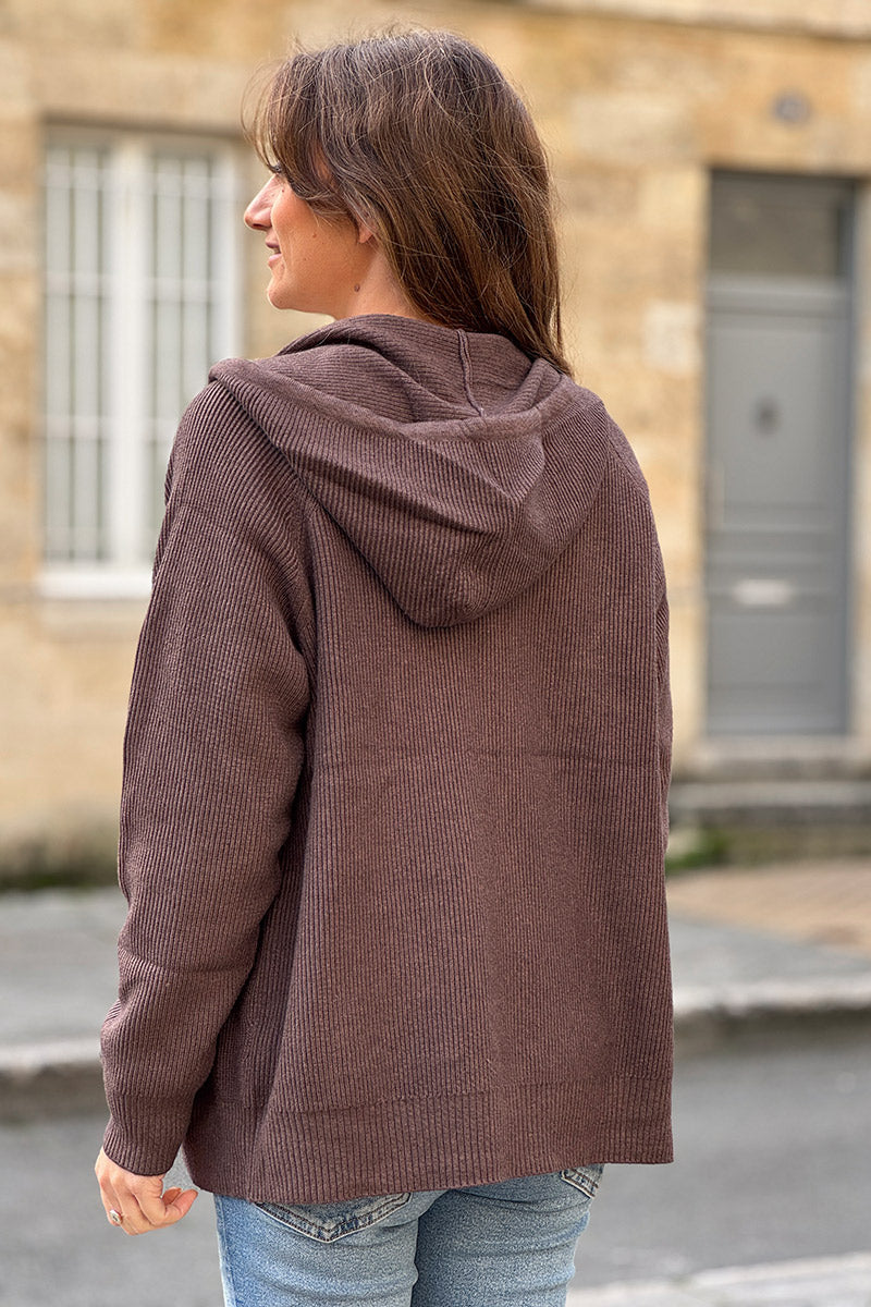Veste marron toute douce et stretch à capuche petite maille relief et torsades