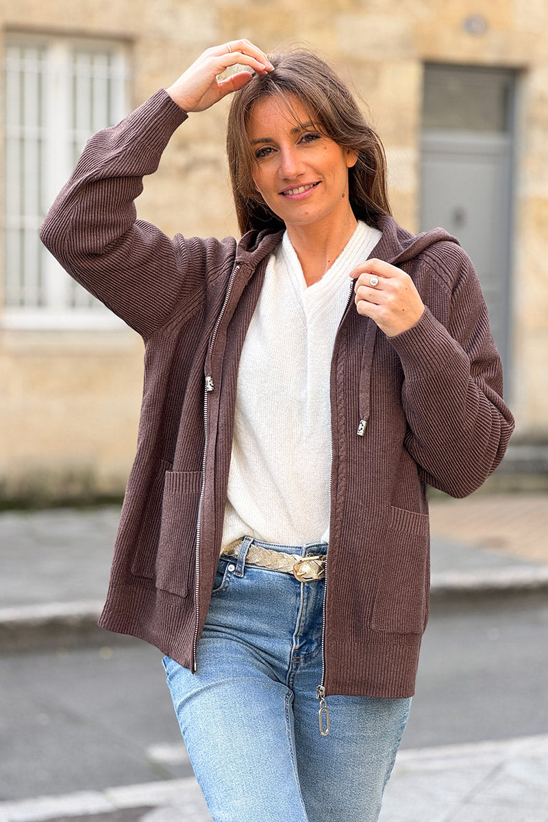 Veste marron toute douce et stretch à capuche petite maille relief et torsades