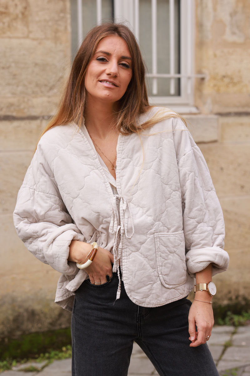 Veste matelassée quiltée beige en velours côtelé fermeture nœuds