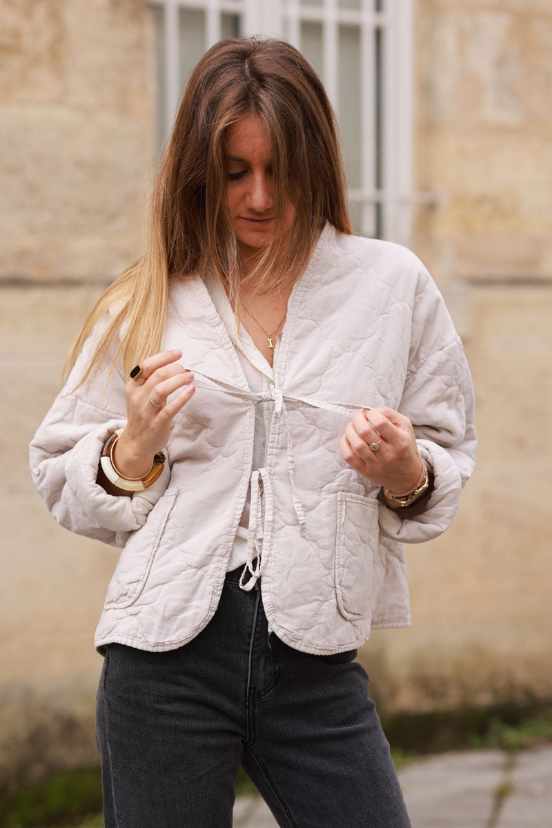 Veste matelassée quiltée beige en velours côtelé fermeture nœuds