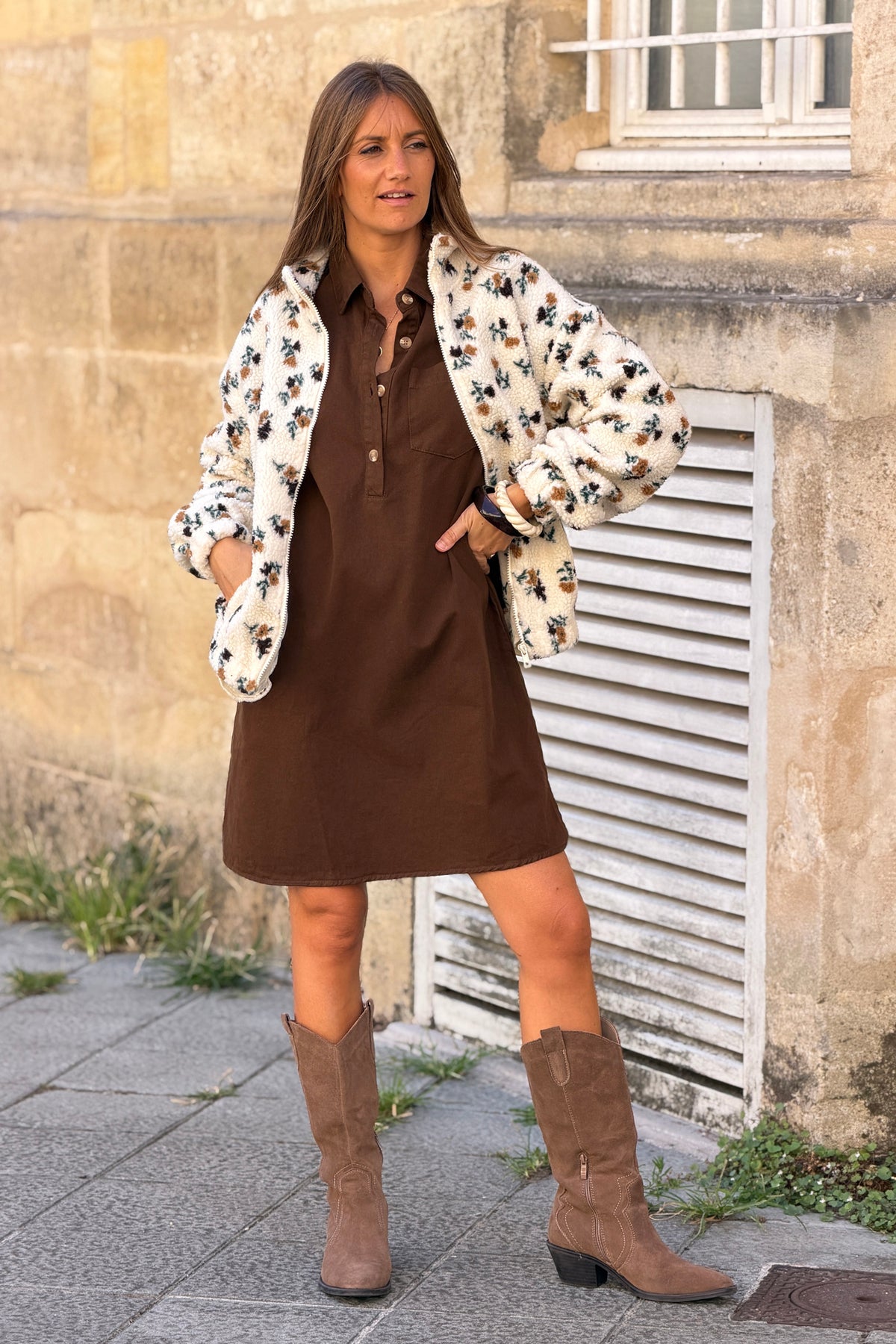 Veste moumoute polaire écrue motifs fleurs marron et camel zip