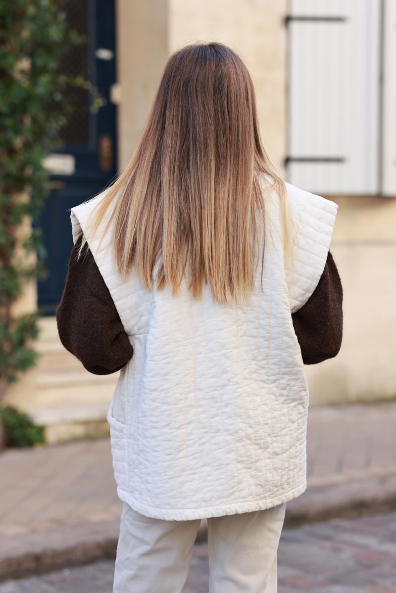 Veste sans manches blanc cassé en gaze de coton matelassée