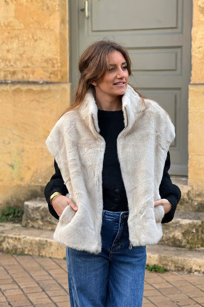 Veste sans manches fausse fourrure beige col montant et fermeture zip