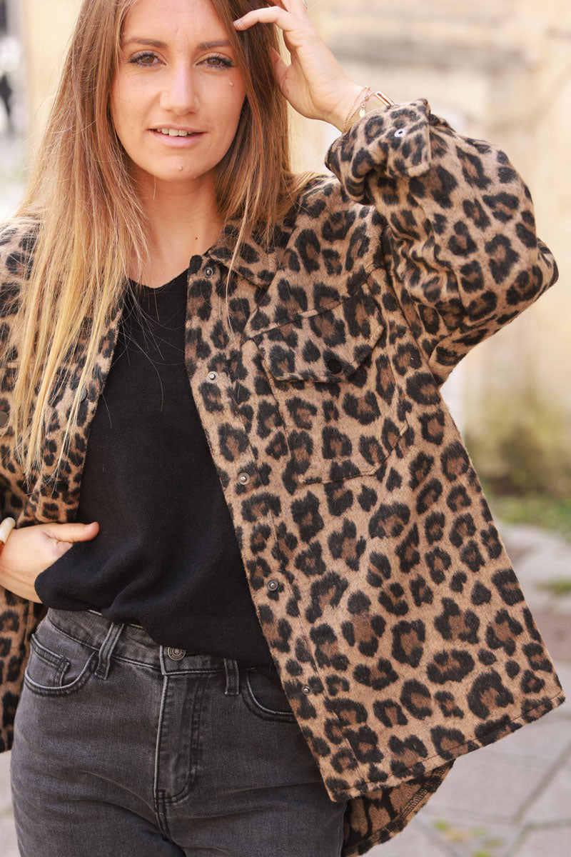 Sobrecamisa de fieltro con estampado de leopardo camel