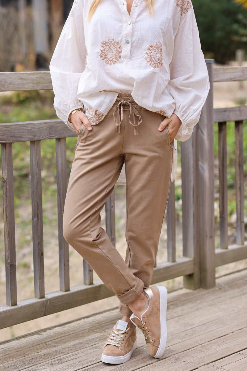 Camel stretch sweatpants with ribbon outseam zipped pockets