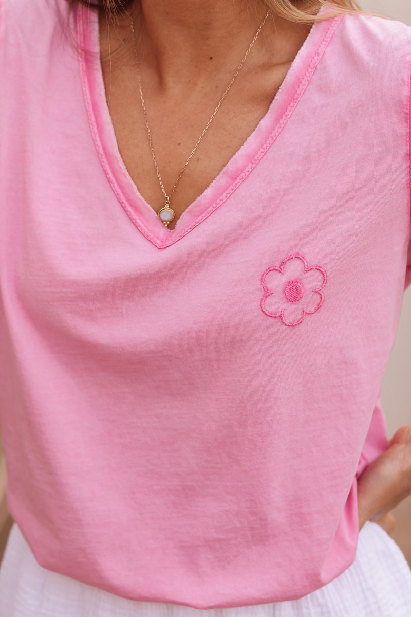 T-shirt en coton rose délavé col v broderie fleur marguerite