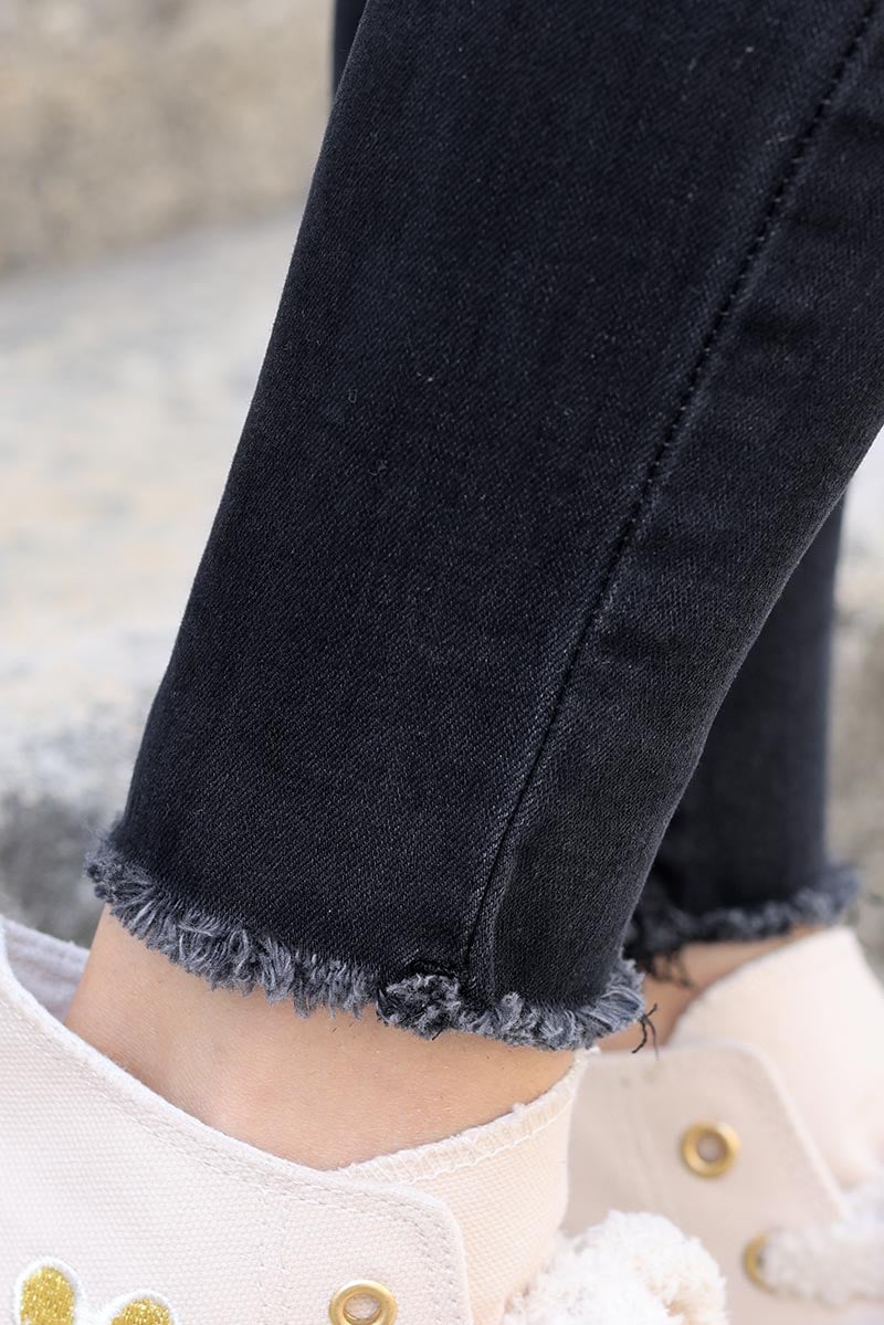 Black denim jeans slim cut with frayed hems
