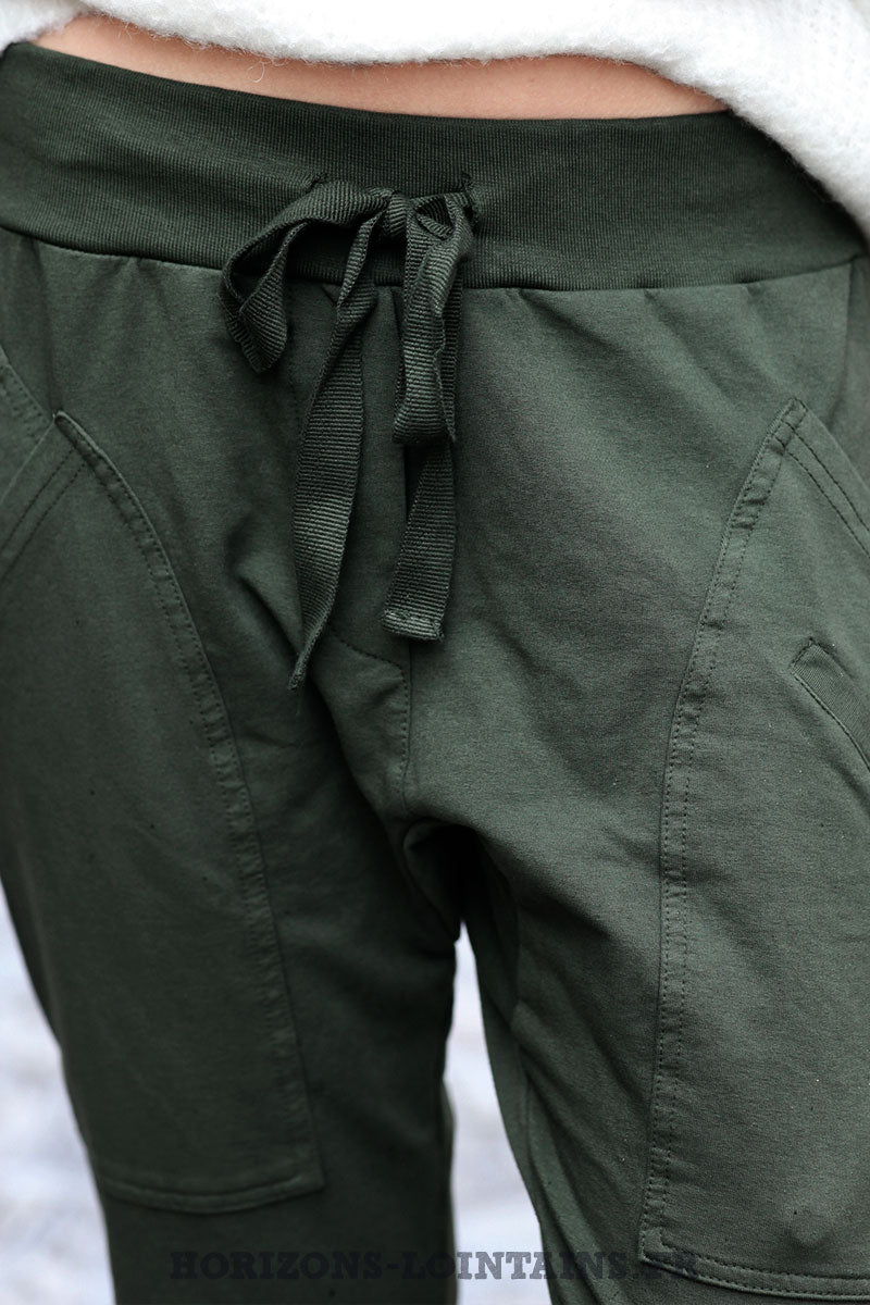 jogging-femme-pantalon-urbain-vert-kaki-poches-look-street-wear-look-004-06