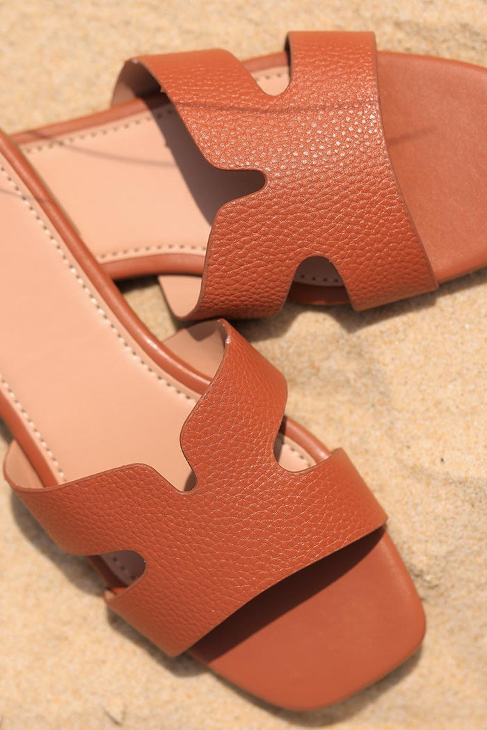 Mules plates brides cuir camel
