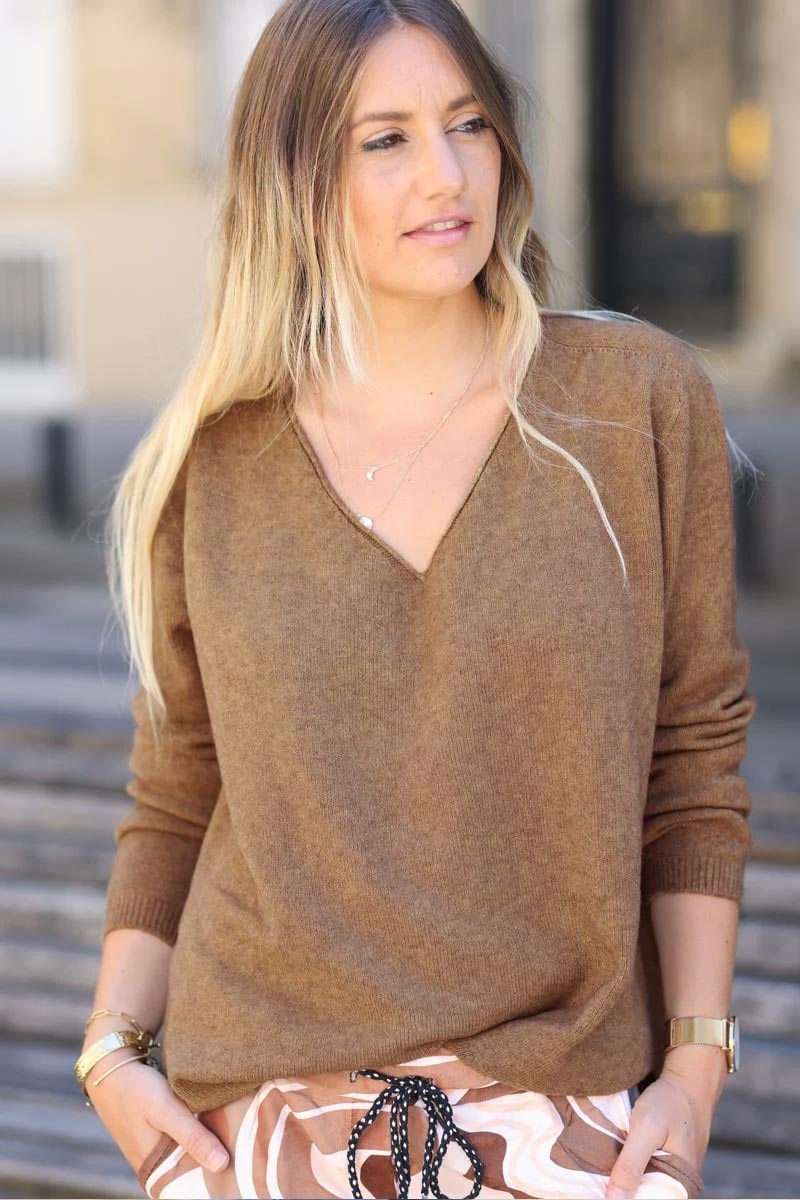 Pull basique tout doux camel col V