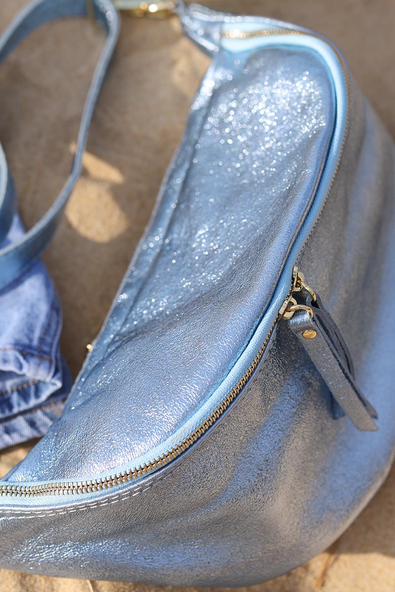 sac-banane-bandouliere-en-cuir-brillant-bleu-ciel-pochettes pratiques pour femme tendance-H040
