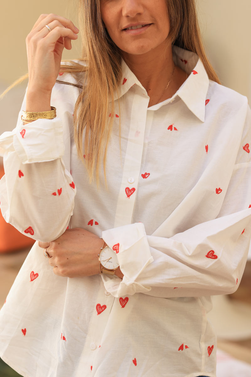 Chemise blanche en coton broderie petits cœurs rouges